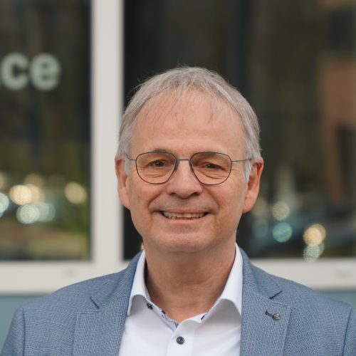 Centered Profile Picture of Yvo Graus